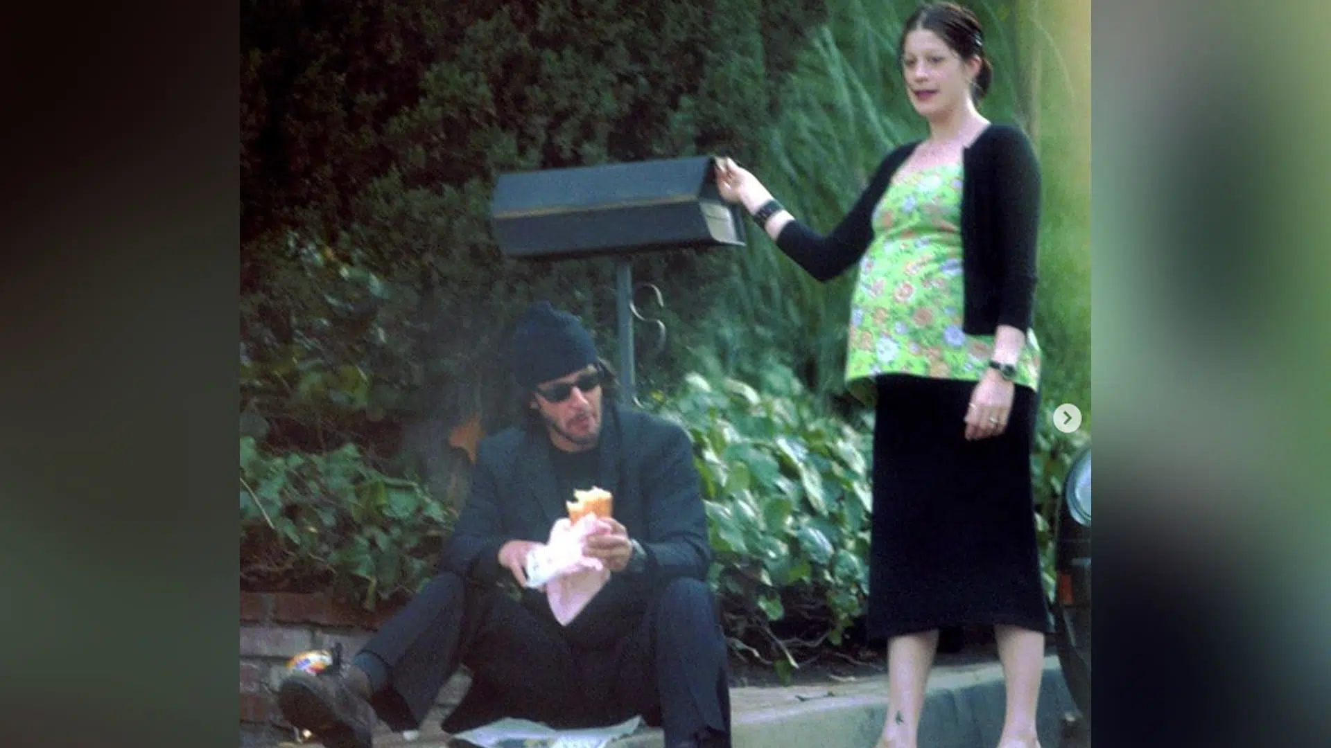 Keanu Reeves y Jennifer Syme en las calles
