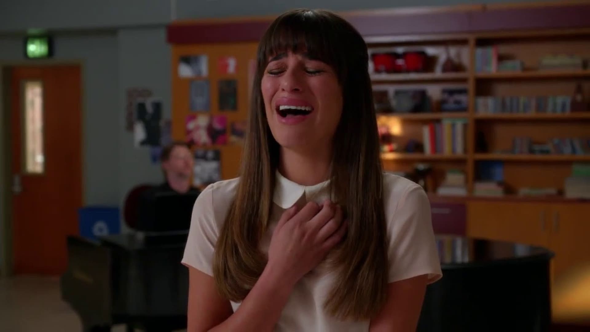 Lea Michele cantando en Glee