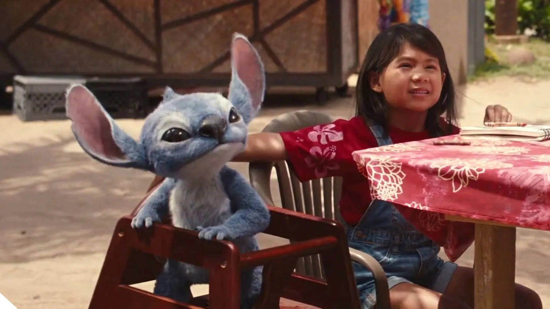 Lilo y Stitch en una mesa