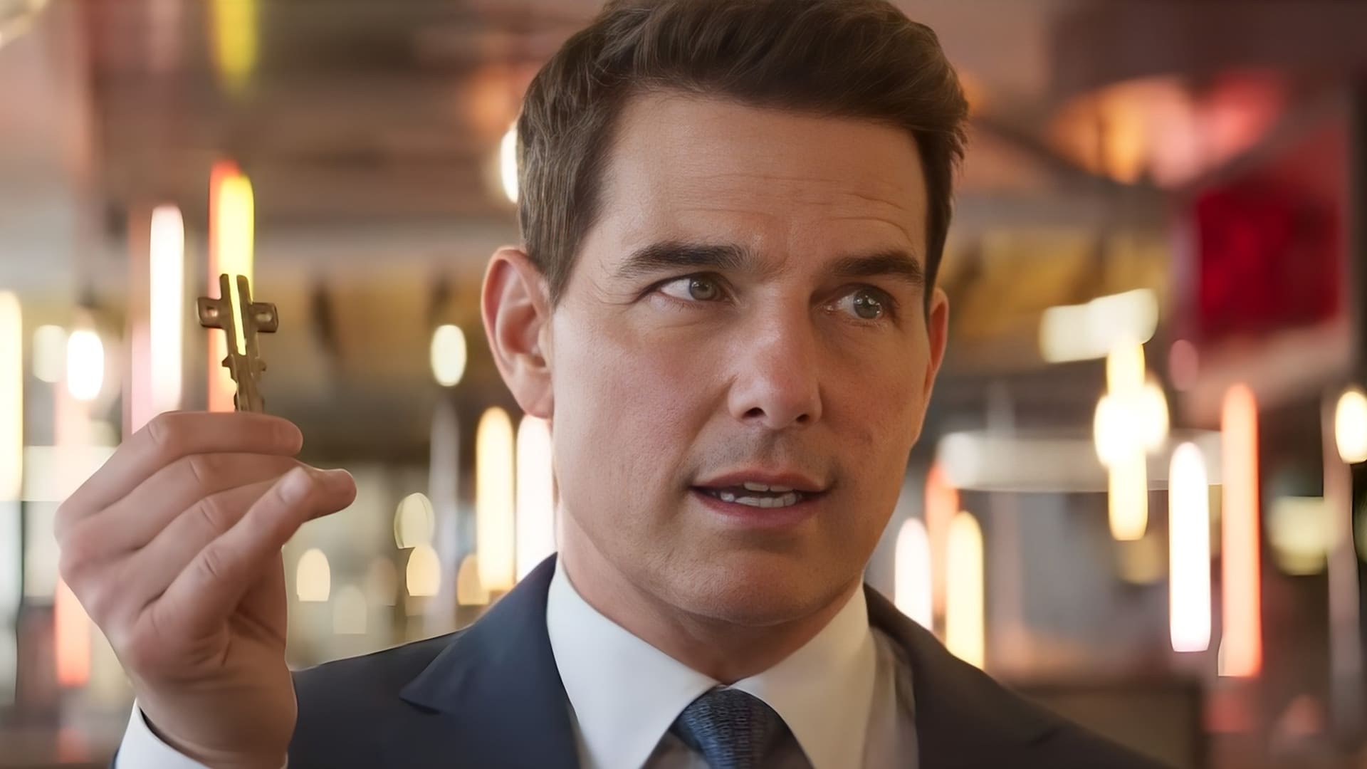 Ethan Hunt con la llave de La Entidad