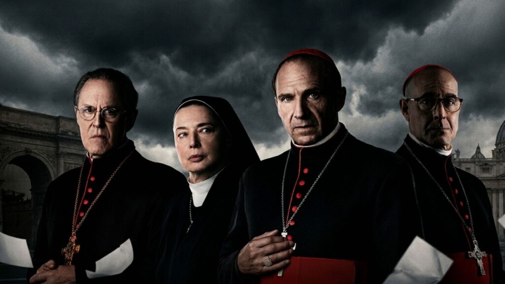 Por qué ver Cónclave, con Ralph Fiennes