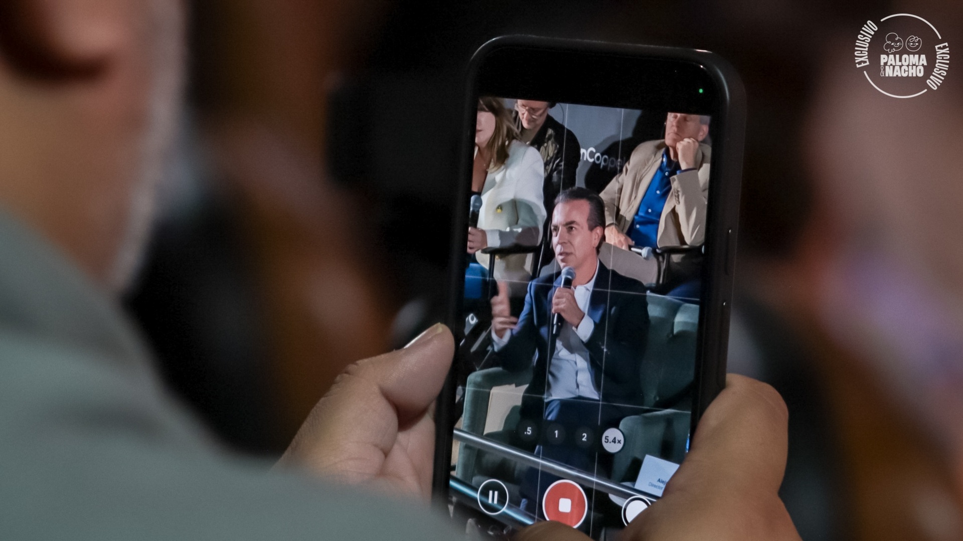 Alejandro en telefono
