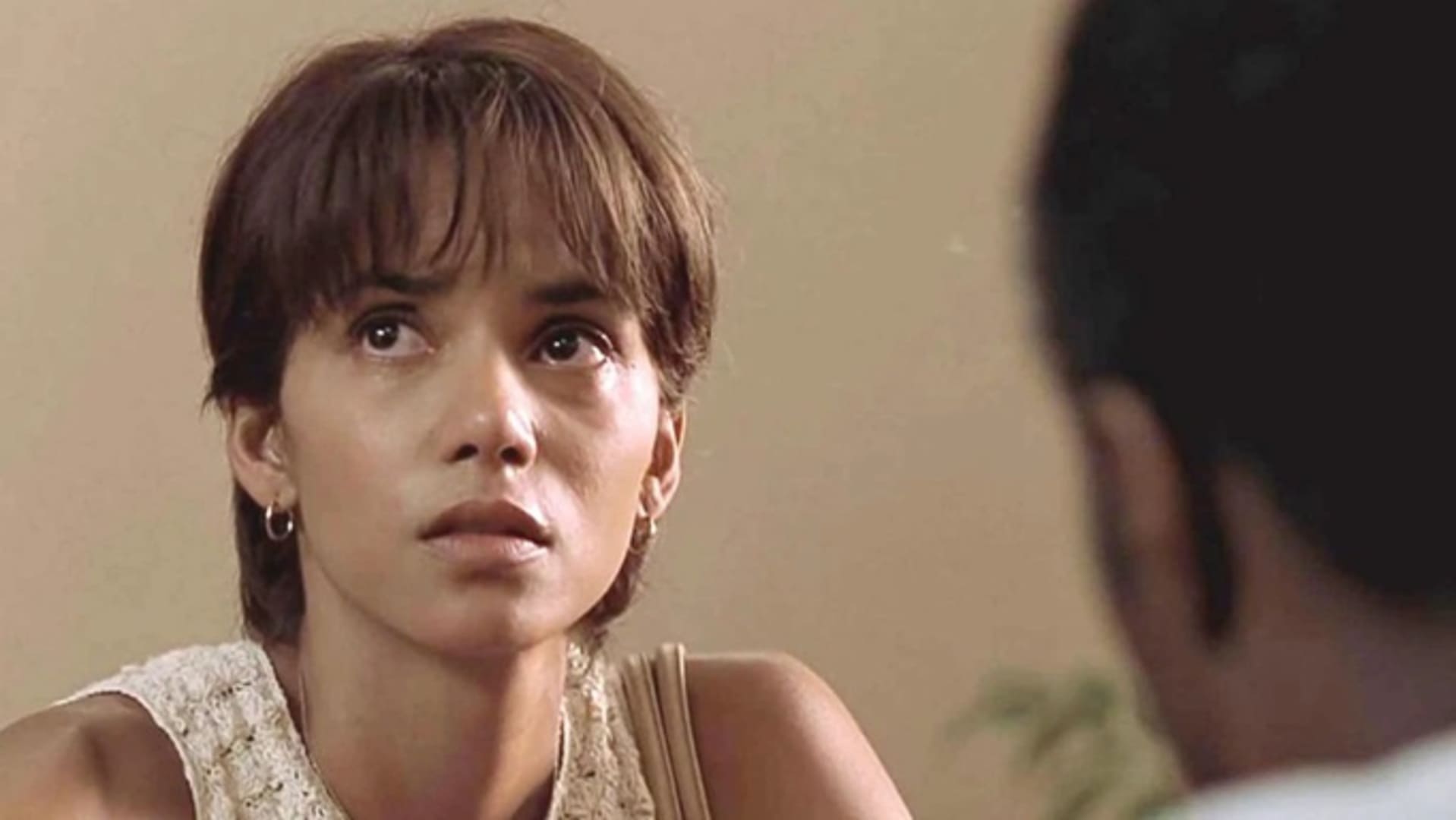 halle berry triste