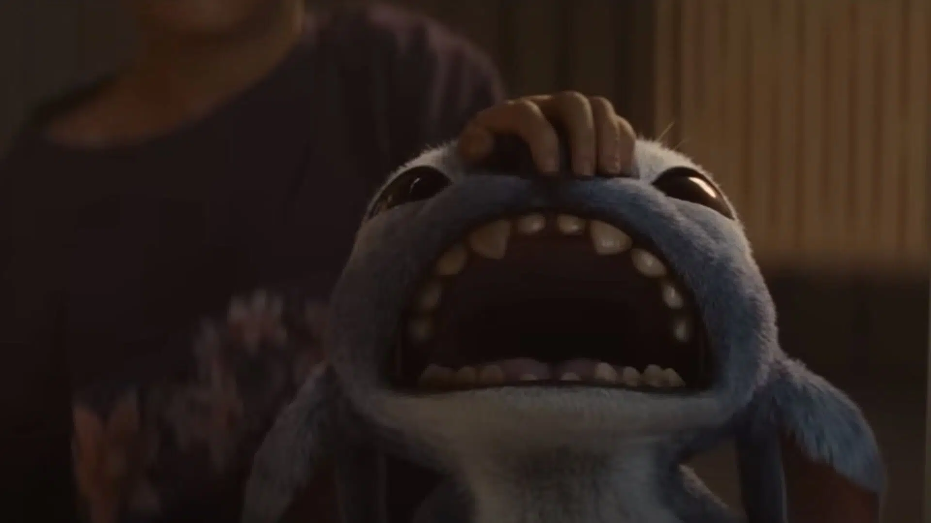 stitch tocando musica