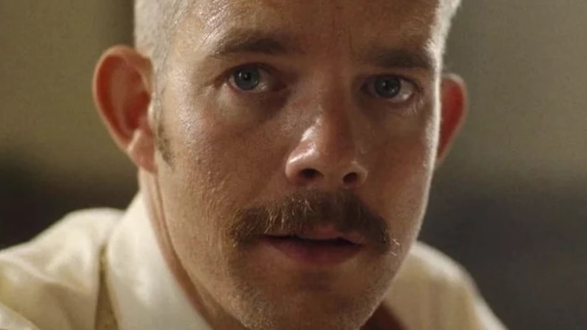 Russel Tovey escena