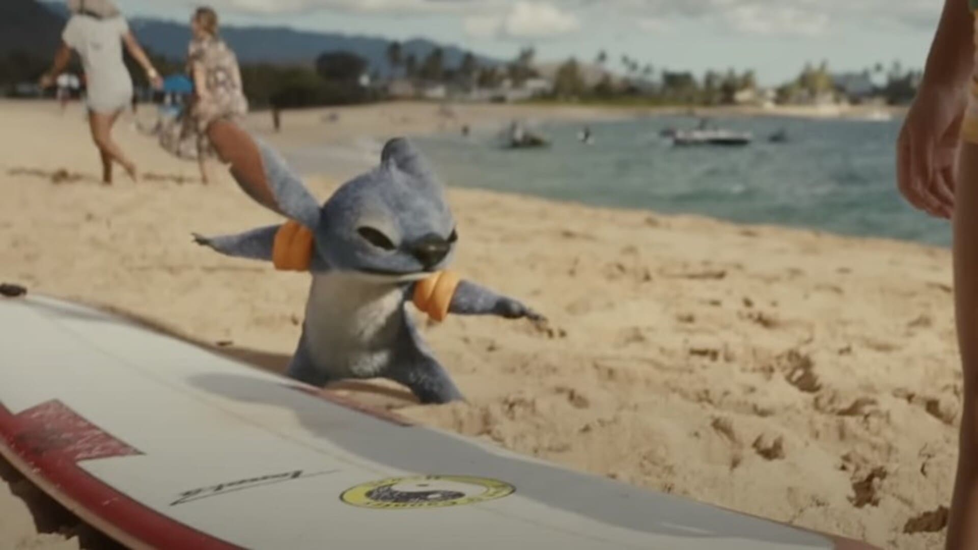 stitch surfeando