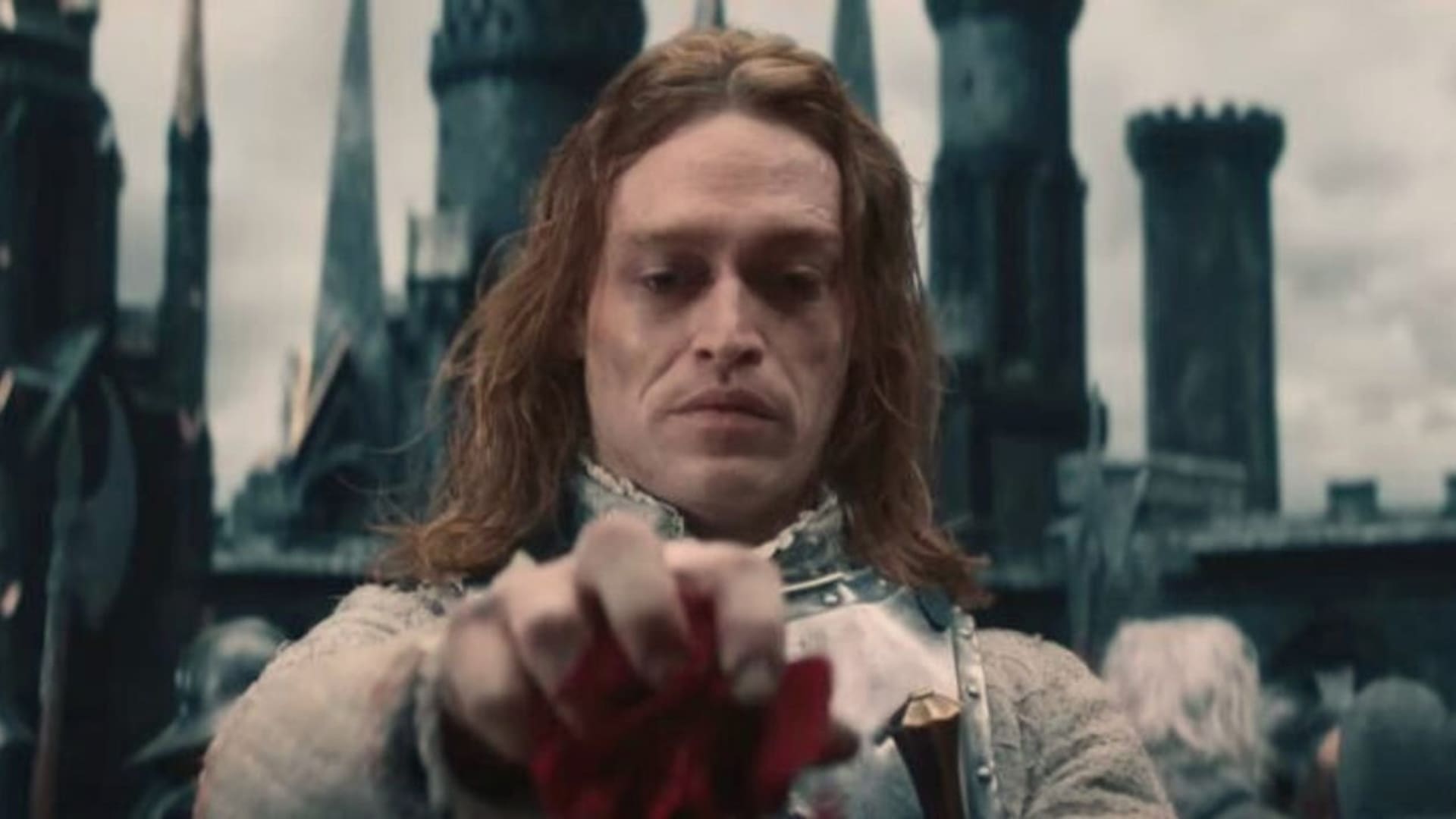 Caleb Landry Jones es Vladimir en Drácula