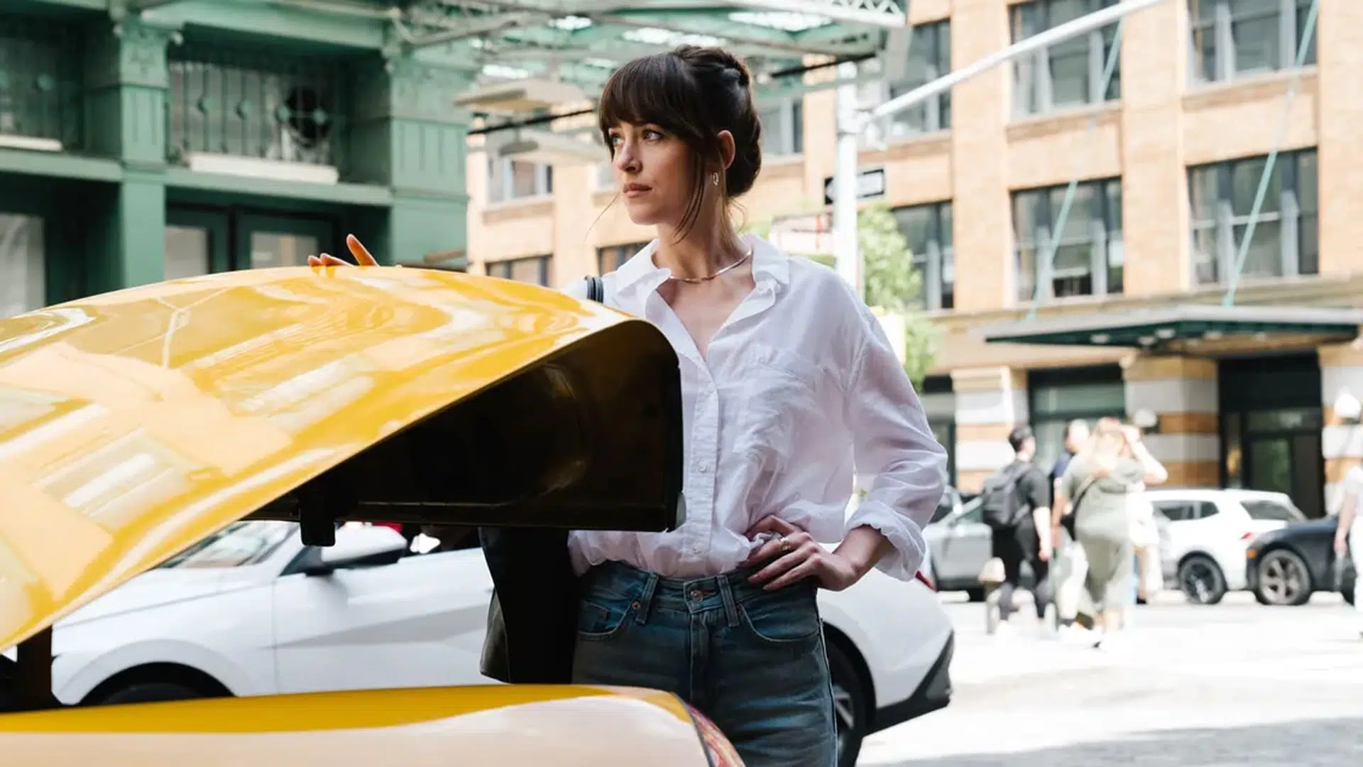 Dakota Johnson en Amores materialistas