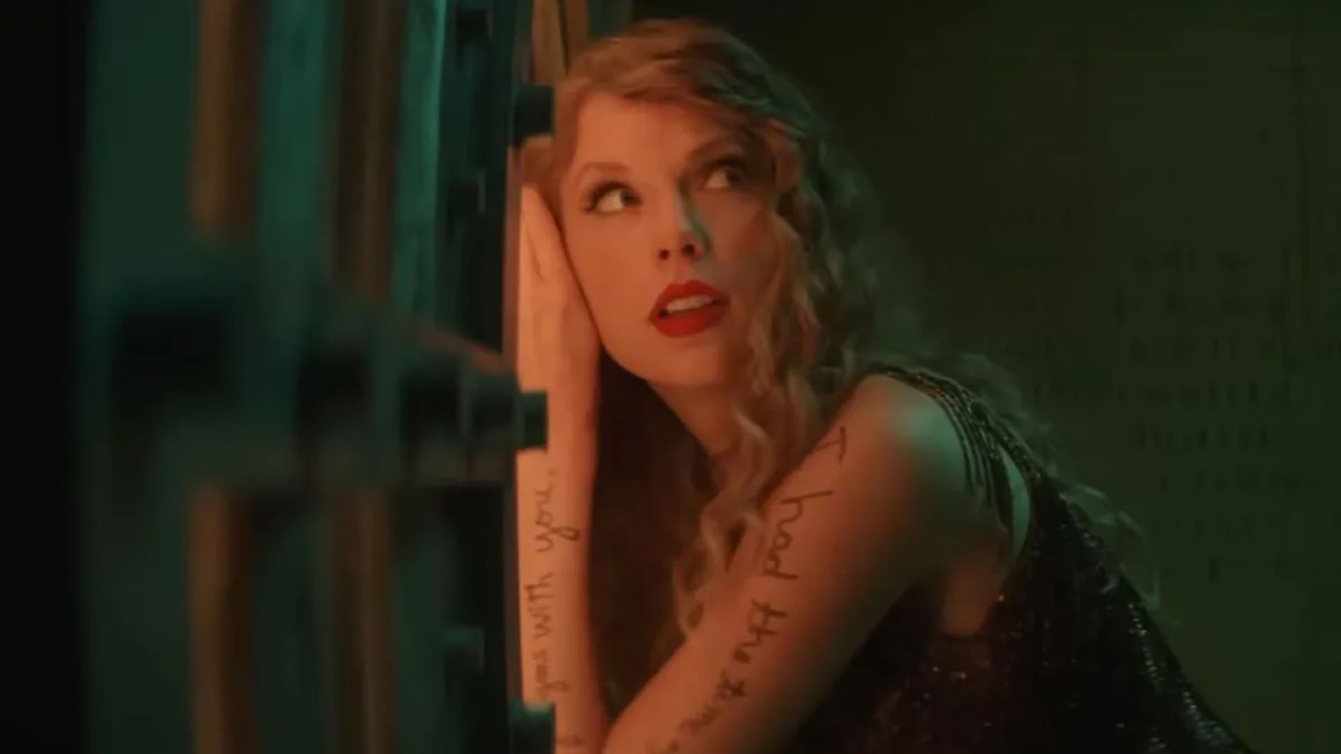 Taylor Swift asustada video musical