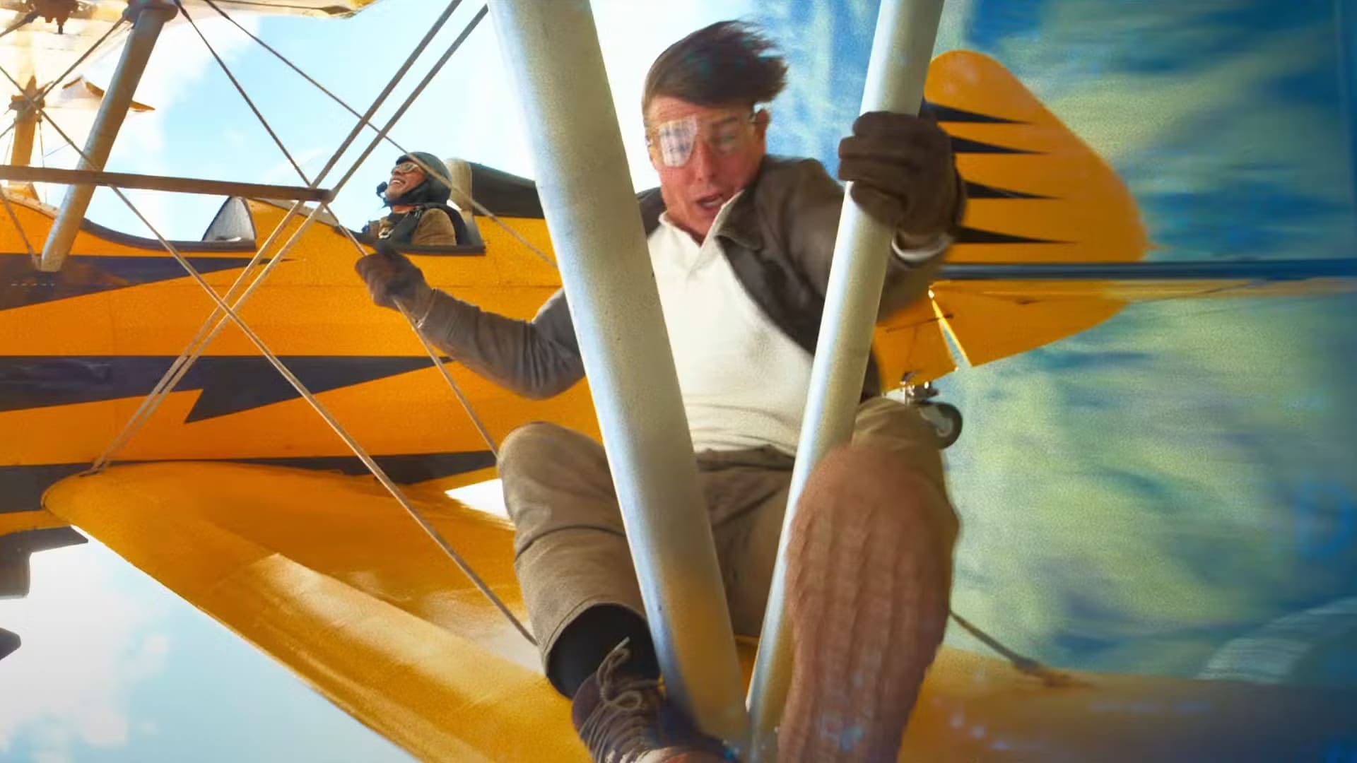Tom Cruise stunt biplano