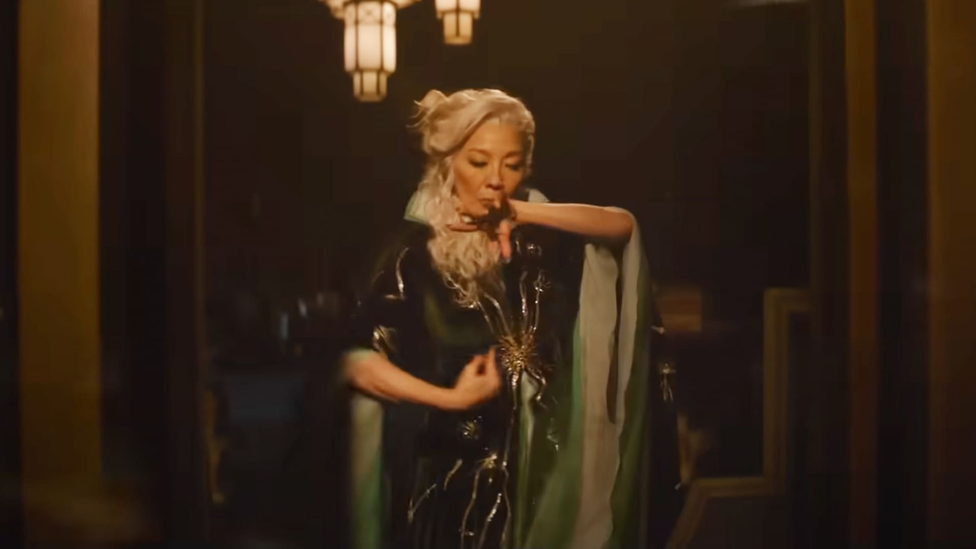 Madame Morrible usando sus poderes