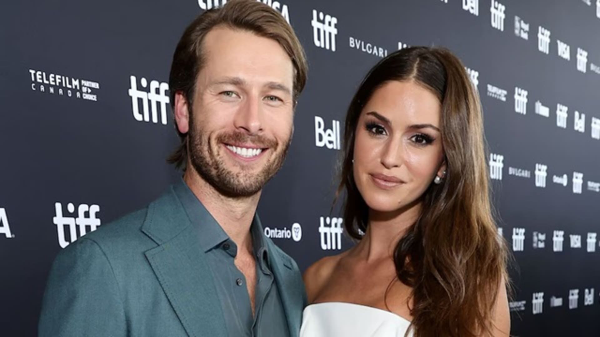 glen powell y gigi paris