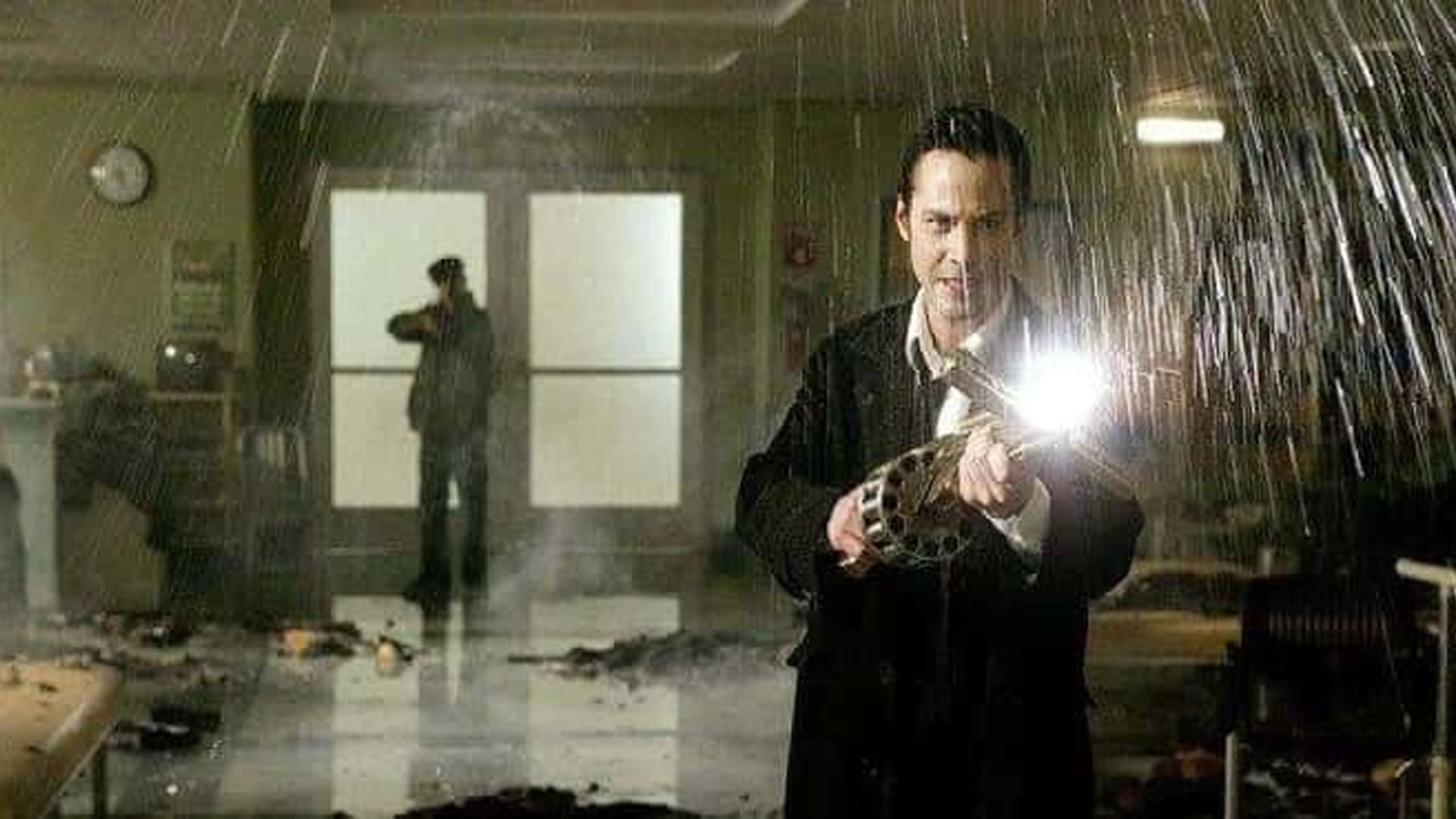 Keanu Reeves escena bajo la lluvia