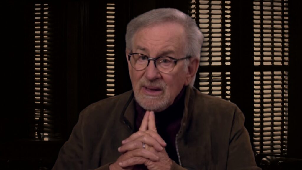 Steven Spielberg en el trailer de El día de la revelación