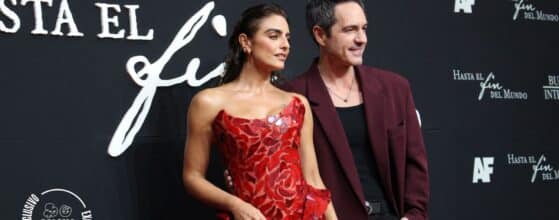 Mauricio Ochmann y Aislinn Derbez premiere Hasta el fin del mundo